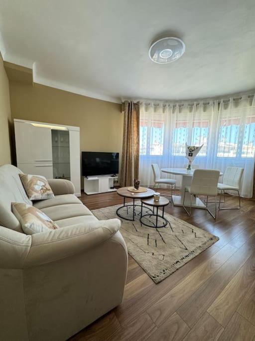 Appartement Magnifique 2 Pieces A 2 Pas De La *